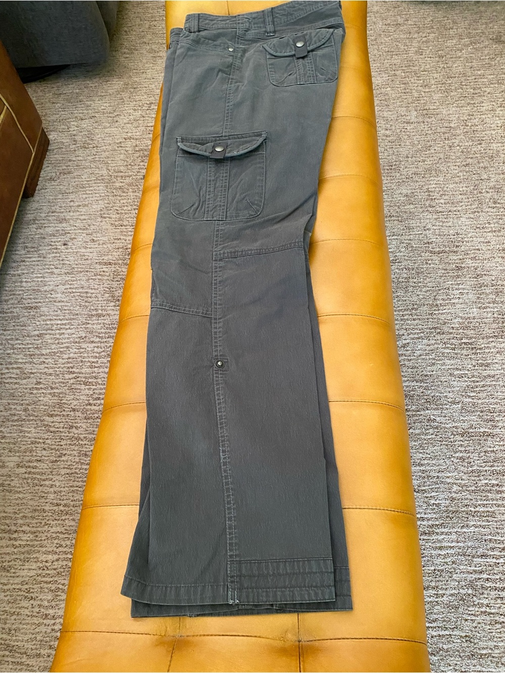 Kuhl Women’s solid gray splash roll up Cargo hiking Pants.  Size 8.